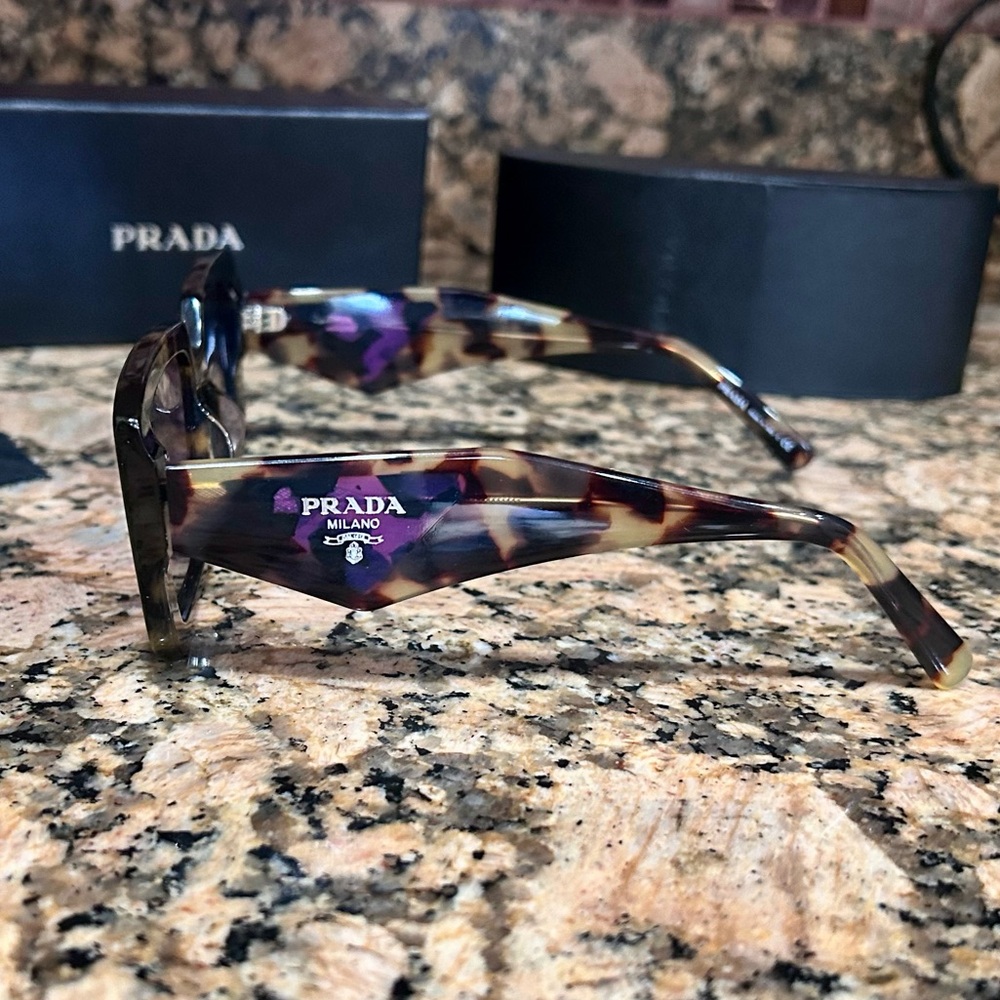 Prada Sunglasses pr23ys New + FREE shipping - Picture 17 of 17